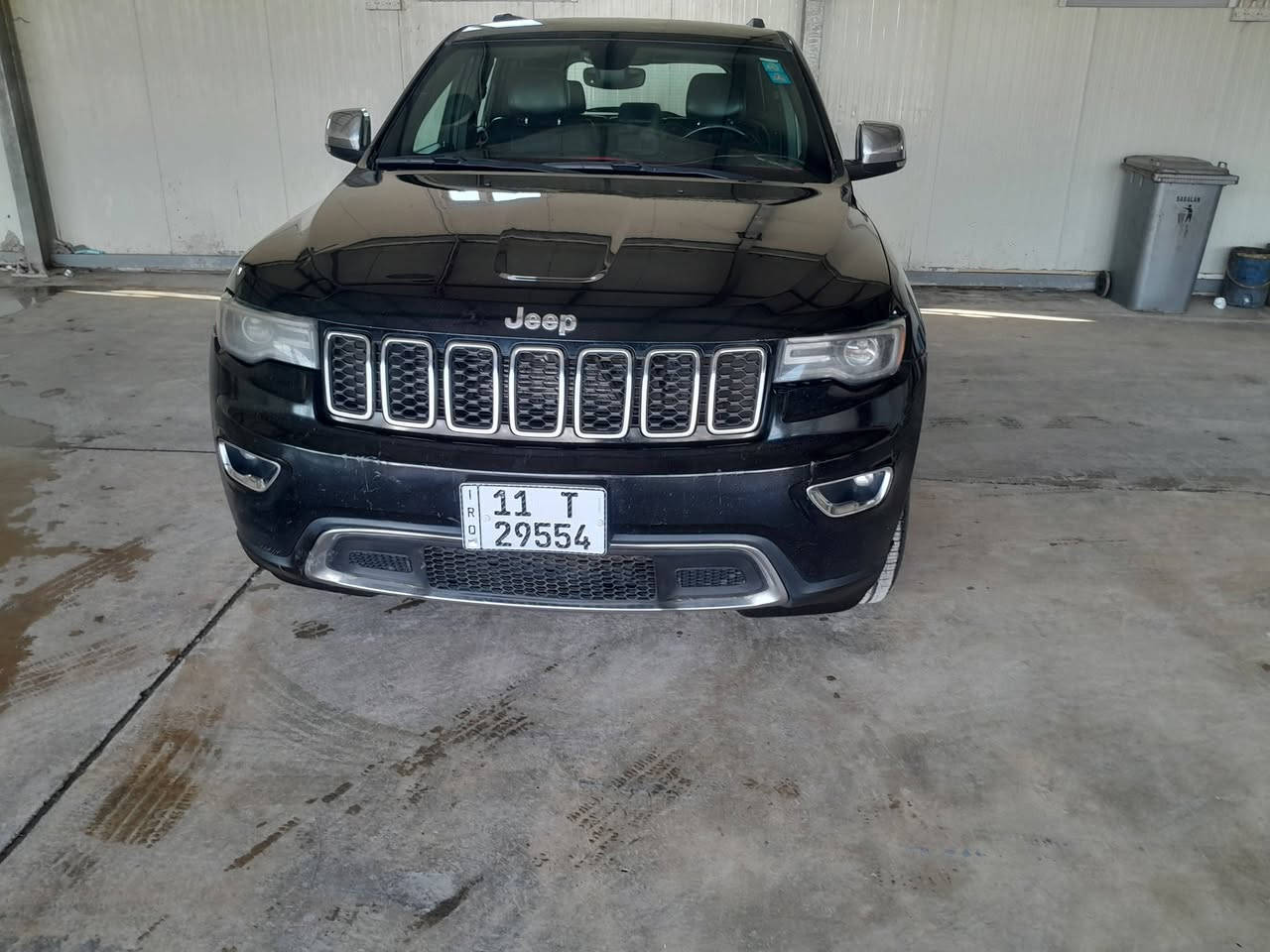 سلام عليكم جيب لاريدو للبيع وارد كندي موديل ٢٠١٧ فول مواصفات ما عدا الفتحة وفورويل المواصفات الي بيهة جنطة كهرباء دمام وكشنات كهربائيه وجلد بصمة بيبان والتشغيل عن بعد محرك ٣٦٠٠ وكير ٨ نمر مكفولة من الضربة والتبديل بس بيهة قطعة واحده صبغ حدادية وتايرات خير من الله كهربائيات كلهة شغالة على وضع الشركة سنوية جديدة وهزه جديده سعر السيارة ١٩٥ وبية مجال مكان السيارة بغداد الحسينيه الراشديه شارع المرور رقم الهاتف ***********
