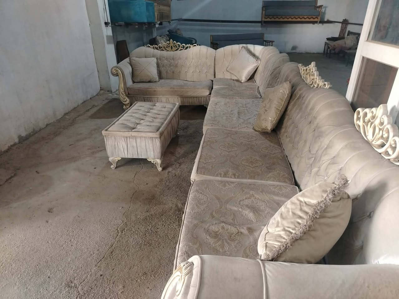 تخم ديوان 9 مقاعد نضيف سعره 250 خاص او واتساب ***********
