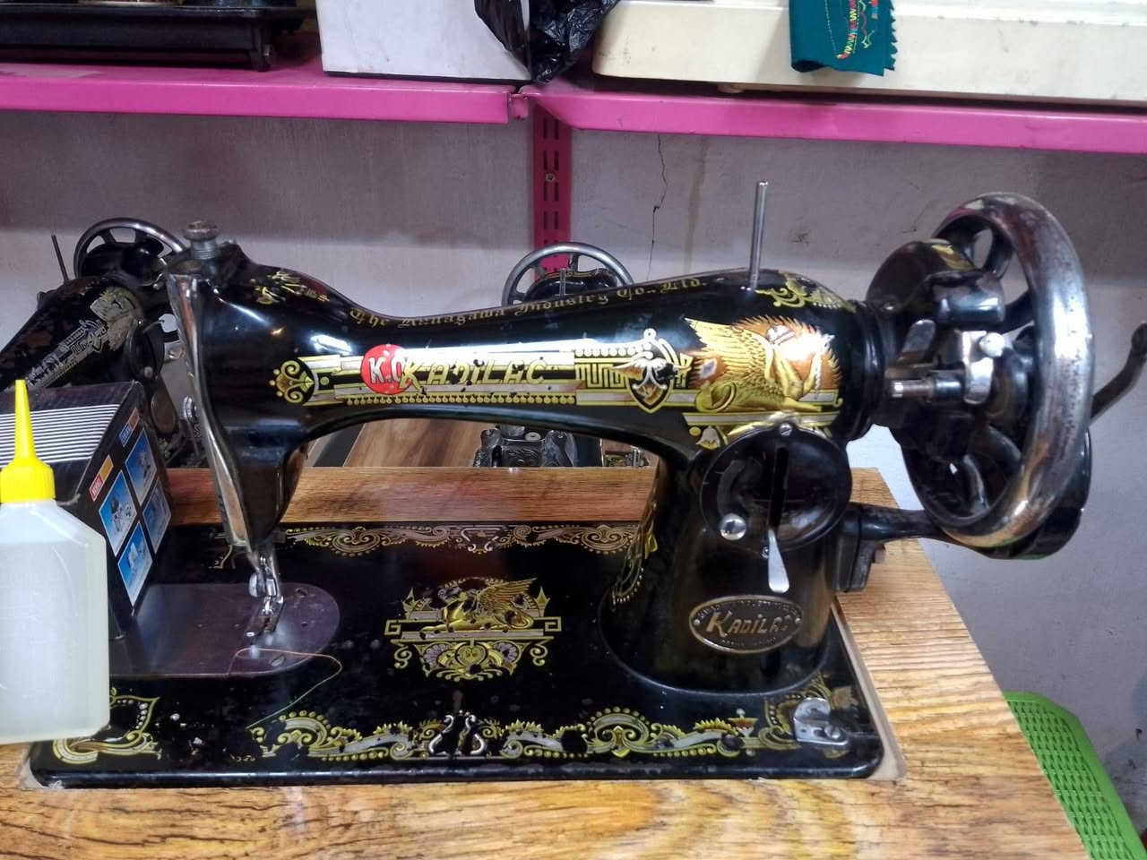 سنكر برطاني اصلي قديم اخت الجديده تخيط يدوي وكهرباء السعر 100.الف مع طبله يوجد توصيل للكافه العراق للحجز خاص


**إذا كنت صاحب هذا الإعلان وتريد حذفه لأي سبب، رجاءا أرسل رسالة إلى الدعم الفني**