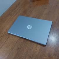 جيل    13  ماركة   hp   بلون مميز جدا  ... شاشة  حجم 15.6 دقة FULL HD ...