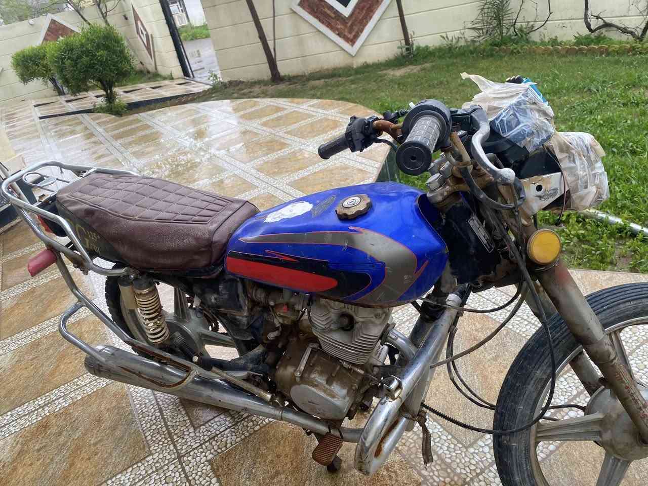 السلام عليكم جني موديل ٢٠١٨ محبوب جماهير بيه نقوصات بطاريه وجاملغ امامي ولايت شغال هندر واحد مبدل دهن وبلك وكابريتر جديده وراها وكفته مع  العلم جان مجودر بس طلعته صورته قيم واخذه ‭
‭٠٧٧٥ ٣٤٤ ٦٤٨٥‬
