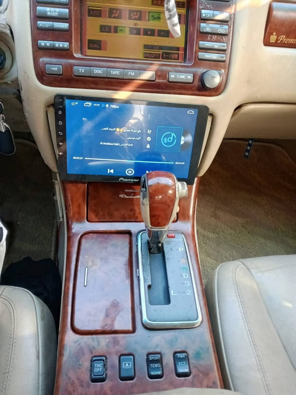 السلام عليكم
للبيع ملكة كراون ((ادوات)) دخول جديد 
موصافات
4 دكم 
شاصي 75
محرك دي فور كبير
بردة خلفية 
شاشة
استيرن كهربائي
تحكم ستيرن
كشنات 4 كهربائي
ثلاجة خلفية
تحوير نجف
سيارة جاهزة وكارتون ماناقصها برغي
للاستفسار *********** 
125 وبيها مجال
