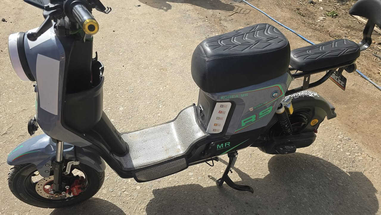 سلام عليكم دراجه شحن ار9  دراجه نضيفه المكان البصره النشوه سعر 450 وبي مجال ***********
