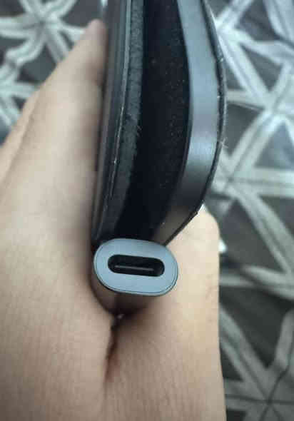 سلام عليكم  
كيبورد اصلي من ابل 
13 انج
لون نيلي 
السعر ثابت 275   
مكاني بغداد الجديده  ومتوفر توصيل 🚚 
***********
