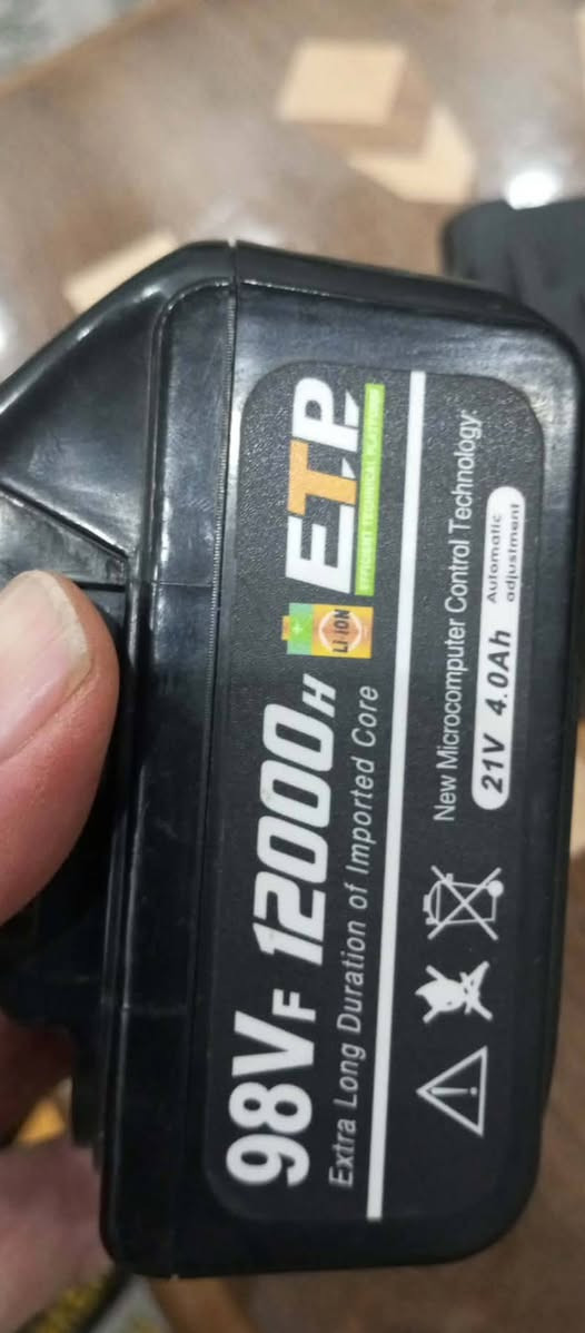 بطاريات قطعتين واضح بالصور التفاصيل 
28 الف0 قطعتين


**إذا كنت صاحب هذا الإعلان وتريد حذفه لأي سبب، رجاءا أرسل رسالة إلى الدعم الفني**
