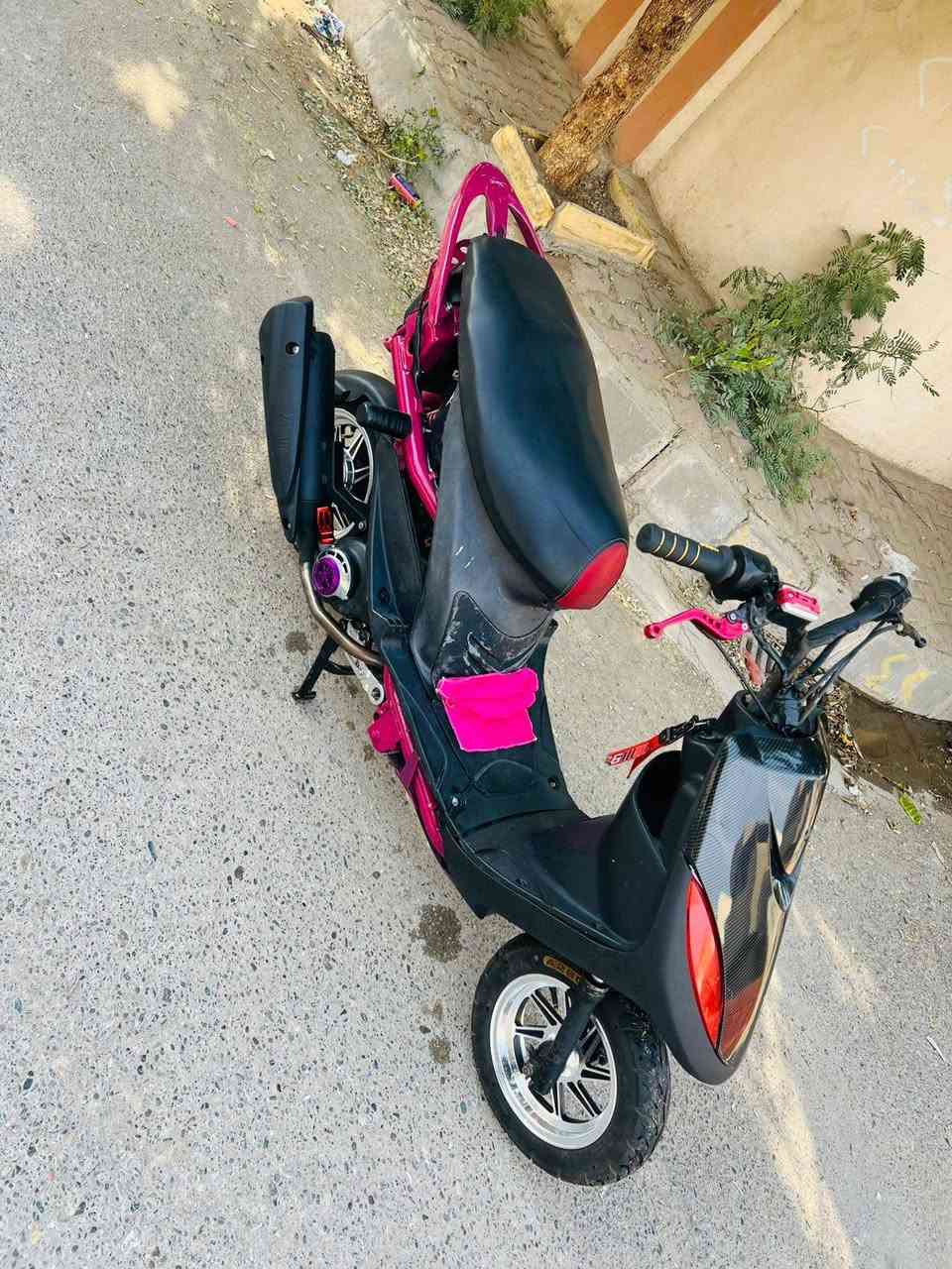 سلام عليكم ماكس عدله للبيع دراجه حلو ونضيف بوشه 49 اي عيب مابيه سلف كامل شغال سعره 650 وبي مجال ***********  مراوس بيراني حسب النضافه
