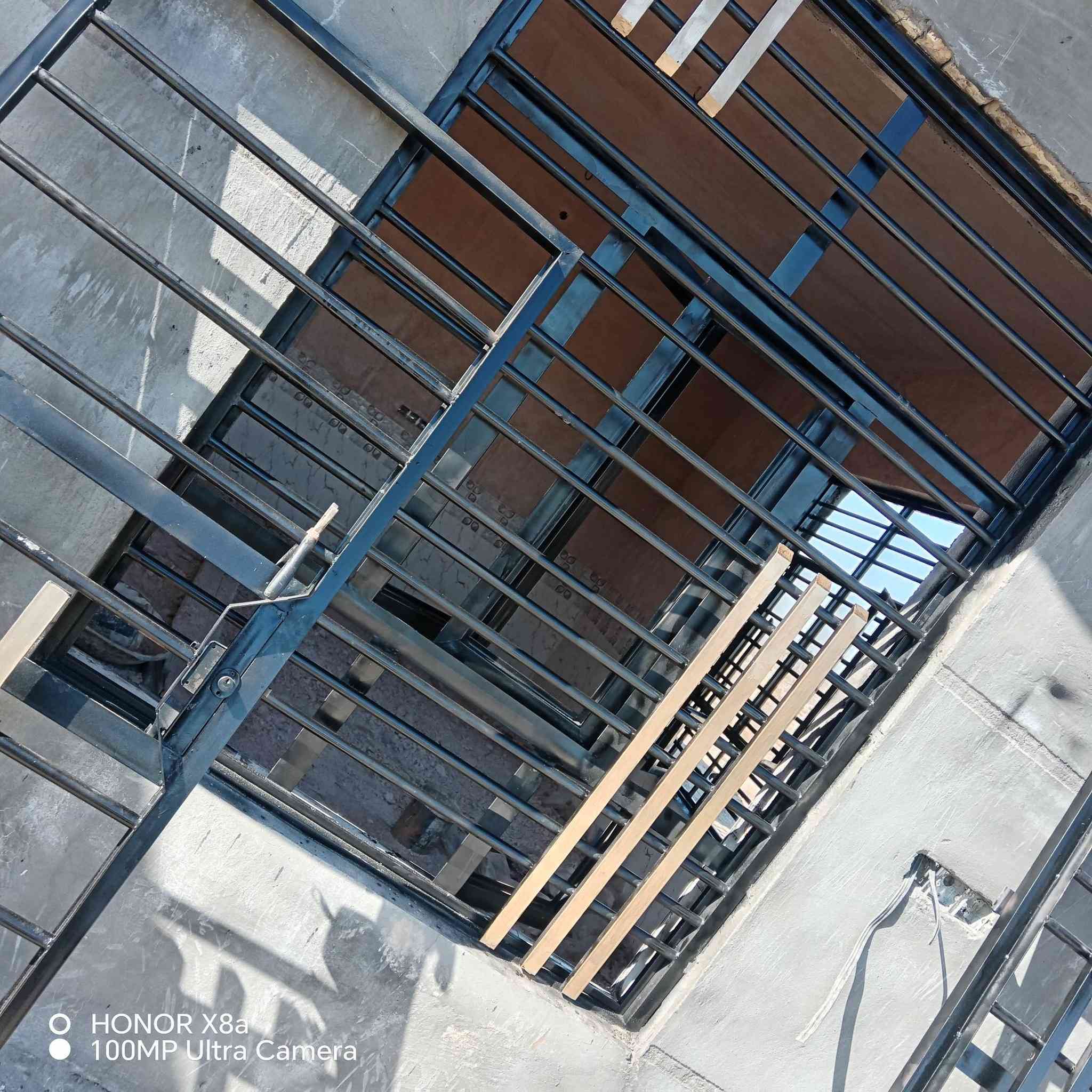 سلام عليكم نشتغل صبق شبابيج تنضيف وصبق بسعار مناسبه مكان اللطيفيه وهاذه رقمي *********** *********** ايواحد عنده شبابيج يريد يصبقهن خابرني او يراسلني
