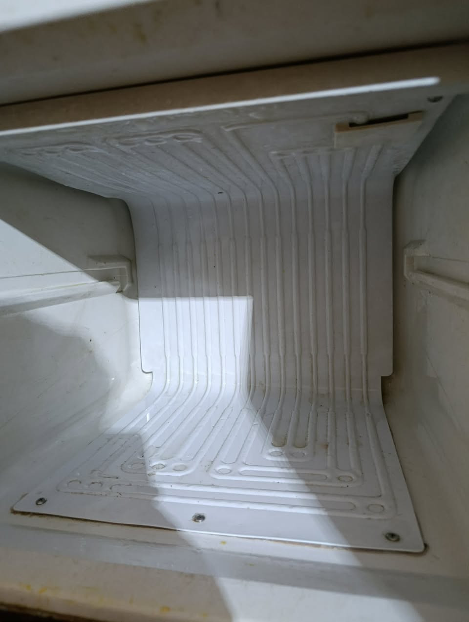 سلام عليكم ورحمه الله وبركاته 
ثلاجه البيع مستعمله  ونظيفه 
الشراب يتصل 
عل رقم ***********
