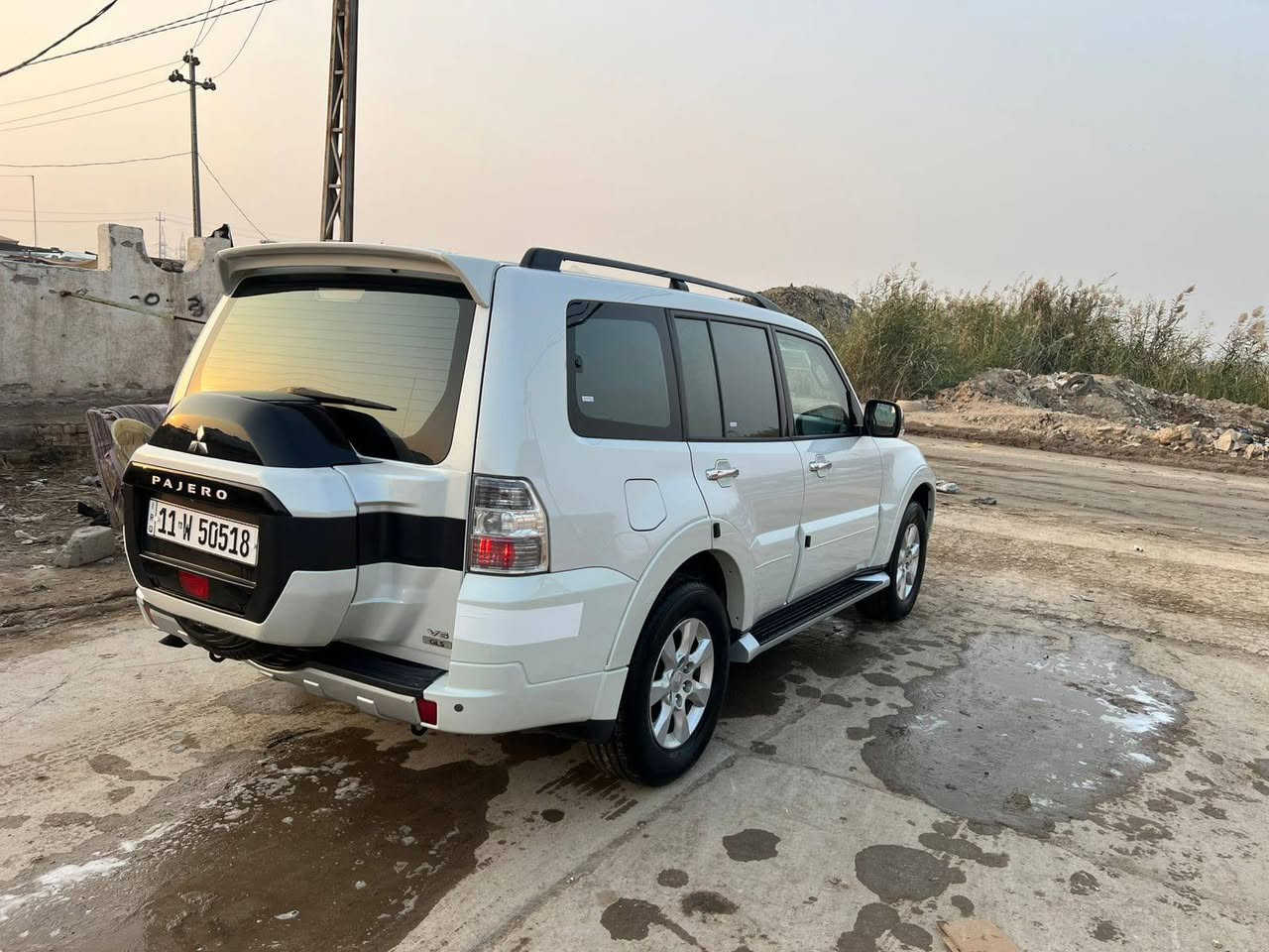 السلام عليكم
»للبيع باجيرو 2017 خليجي 
»حبتور العلامه الذهبيه
»رقم بغداد انكليزي
»السياره كفاله عامه من جميع »النواحي
شاشه دمام
»على. وضع الشركه
»ماشيه 79 الف حقيقي
»معالج طستها±مروحه اضافيه
»تخم تاير جديد
»منضومه زنون اصليه
»مكينه 3500
للاستفسار ***********
