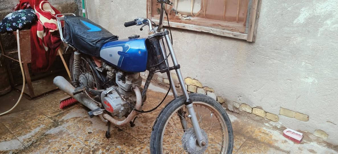 دراجه ايراني للبيع بيهه بس رقم شاصي شغاله كلشي مابيهه دك هندر وطلع اريدهه 175
مستعجل عله بيعتهه مكاني خمسه ميل الدوره مال السوك *********** هاذه رقمي
