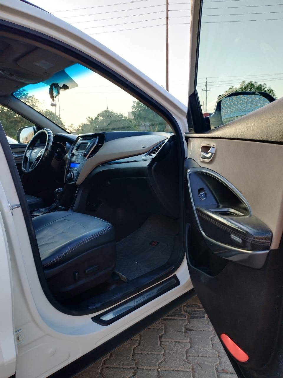 ..
✅هونداي-سنتافي.لمتد-V6 2016✅
         ✅-Hyundai-Santafe-2016- 6V✅
             🚫خليجي مكفوله كفاله عامه🚫
               فول موصفات 1/1  للمتد 6V
....................................................................................
⛔موصفات⛔
1.موديل 2016
2.لون أبيض ثلجي
3. محرك 3300 دوش V6 ..( ٦سلندر )
4.بصمه تشغيل ( بصمه عدد 2 شركه )
5.بصمه ابواب +بصمه صندوق
6.سقف بانروما 
7.هاند بيرك بصمه 
9. أوتو هولد 
10.كشنات سايق +سكن كهربائي  
11. كامره خلفيه بلاديه
12.حساس خلفي
13.فول تحكم سترين
14. مثبت سرعه
15. 3نظمه قياده 
AWD.16 .. فور ويل درايف
17.ثلاجة 
18.تبريد لمس 
19. تبريد مركزي (3قطع تبريد )
20..7 راكب 
21.ويل كروم حجم 19
22.مري شفط
23.أشاير مري 
24. زركات ماء بداعاميه 
25.يدات ابواب نيكل
26.دبل اكزوز (دبل صالنصه)
............................................................................. 
🔴سيارة مكفوله كفاله عامه شرط الفحص..ادوات سياره ملحاقته كل شركه  🔴  
كير محرك شرط الفحص ..صدر امامي خلفي تايرات كل جديد ..ارضيه كشنات كله مغلف جلد 
🔴محرك  شرط فحص بدون صوت بدون بخار 🔴 

عداد مسافه مقطوعة130 الف كم

 رقم سليمانيه
مكلف بالنشر
للاستفسار
***********
