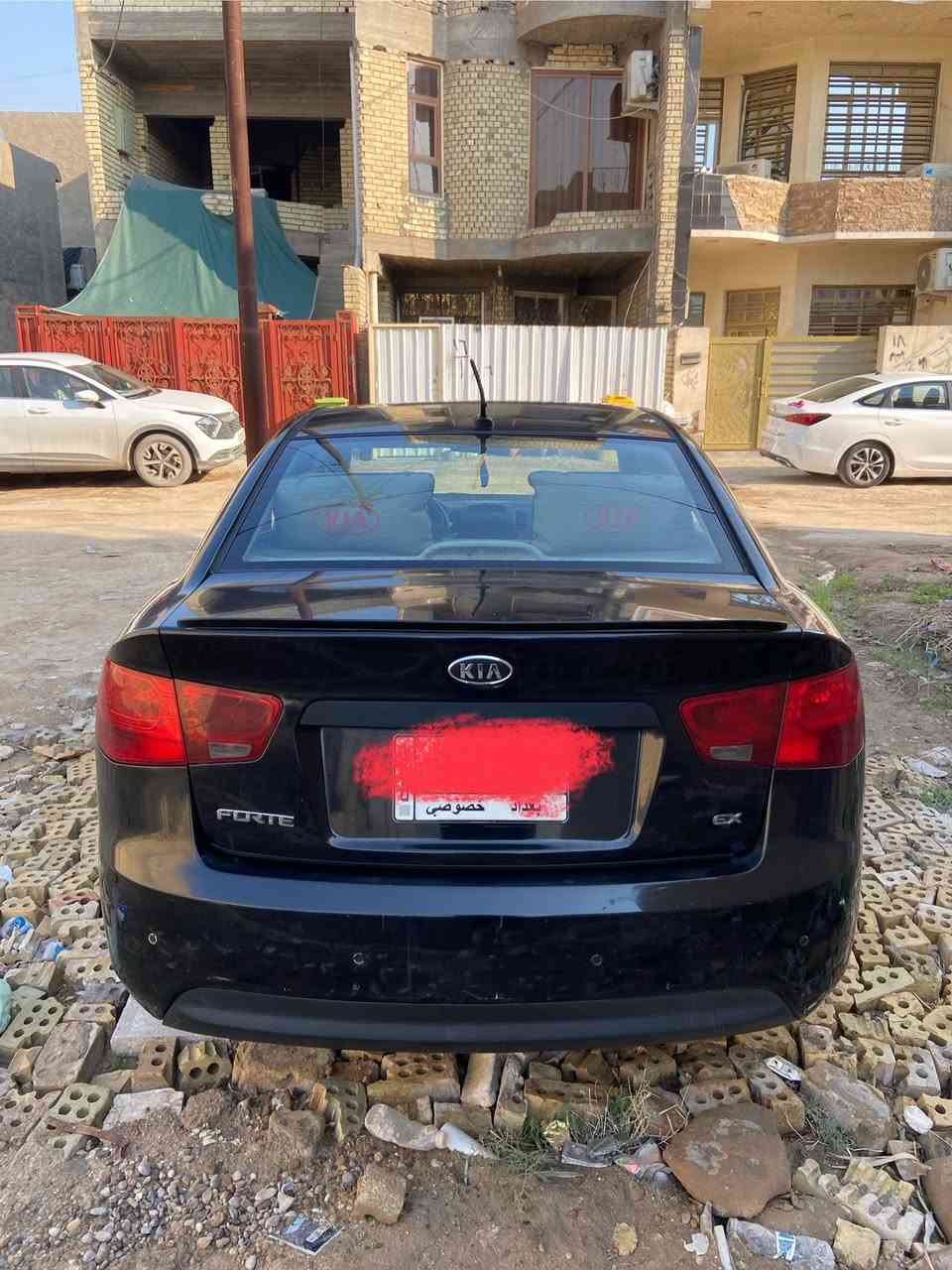 السلام عليكم 
كيا فورتي2010وارد امريكي 
السياره بيه جاملغ ايمن وشبر ونص فوك قبق البانزين 
السياره فول عدا البصمه بغداد بسمي 
محرك 2000كير محرك خير من الله 
سعر السياره 87وبيه مجال 
***********مكاني بغداد الدورة
