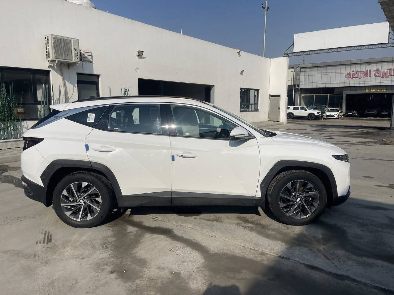 السلام عليكم توسان موديل 2022 خليجي مكفوله كفاله عامه ماشيه 31الف الموصفات فوول عده البنروما بصمه تشغيل عن بعد كشنين كهرباء مري شفط اشاير بلمري شاشه كار بلي شاحن يوس +هاتف بي هندبريك دكمه اوتو هولد نضام تزحلق
 تبريد قطعتين سبير منازل تخم تاير صدر كله جديد 
السياره جديده بمعنه الكلمه تجي وشوف بعينك تحويل مباشر رقم بغداد انكليزي هزه جديده 
سونار مرفق بصور 
السعر ب 215 وبيه مجال حك الجيه مكان سياره بغداد البياع ***********/***********
