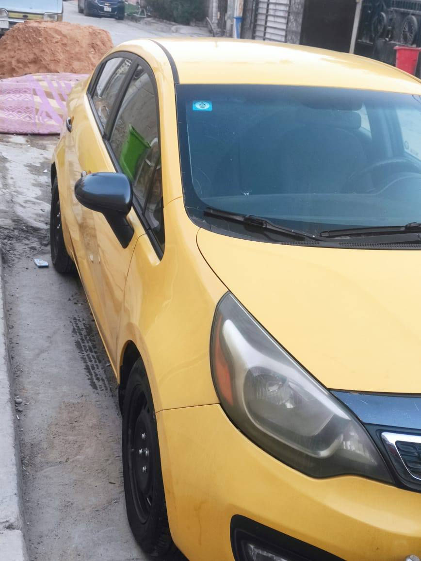 السعر 78 بيهه مجال كلش قليل حك الجيه 
سلام عليكم اخواني الكرام كيا ريو موديل 2012 وارد امريكي ماشي 172 كيلو متر سياره استوردتهه على أيدي حتى كتلوك الشركه بيهه سياره جاهزة بوجهك للشارع ما مشتغله تكسي كير أو مكينه صدر خلفي أمامي كله جديد تخم تاير باتري جديد سياره حلوه اوجاهزه مواصفات جام اوتو تحكم ستيرن تتفئه بل كشنات كير اوتو عادي رقم بغداد دولي الجديد مصفره هيئة أو غرامت سنويه 2030 تحويل مباشره مكاني بغداد أي استفسار اتصل على رقم *********** ما متواجد على فيسبوك بغداد, العراق
