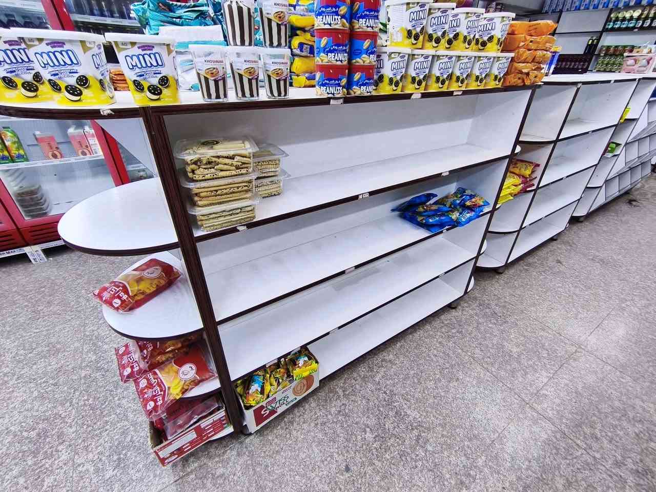 سلام عليكم عيني شباب عندي رفوف +سفن +مجمده +مولد 30كيفي نضيفه
العلوان ميسان المجر الكبير رقم مبايل***********
