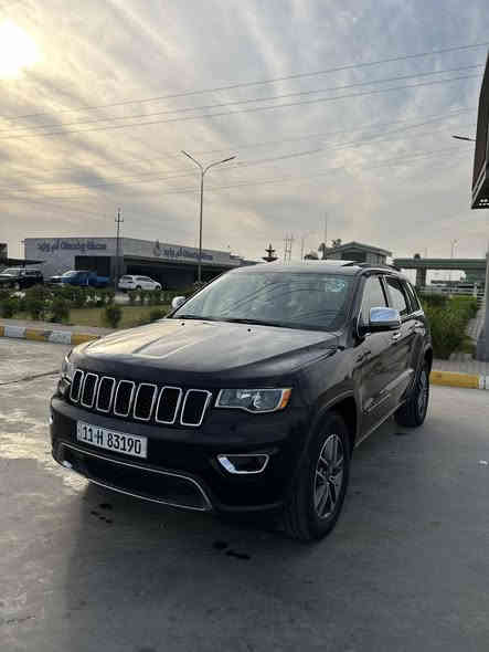 جيب شيروكي 2020 لمتد 
السعر ٢٤٠ وبيها شي بسيط
جاملغ + بنيد لغد وشاصي كفالة
ماشيه 66 السياره نضيفه وعليها ادامه كاملة ومناقصها ش وع ايدي الحمدالله وباسمي وهزه وسنويه جديده السياره مال جناي اي برمجه مابيها ع وضع الشركه /بنوراما / رادار جانبي/كشنات اماميه كهرباء ذاكره/صندوق شفط/
دفع رباعي ماوس تحكم/ هيتر ورادار مري جانبيه وتضليل ضوء جانبي ووسطي/ اوتو استوب امامي وخلفي 
كشنات تبريد وتدفئة / داخل اسود وبانوراما 
العنوان الصويرة او بغداد شارع فلسطين ***********
