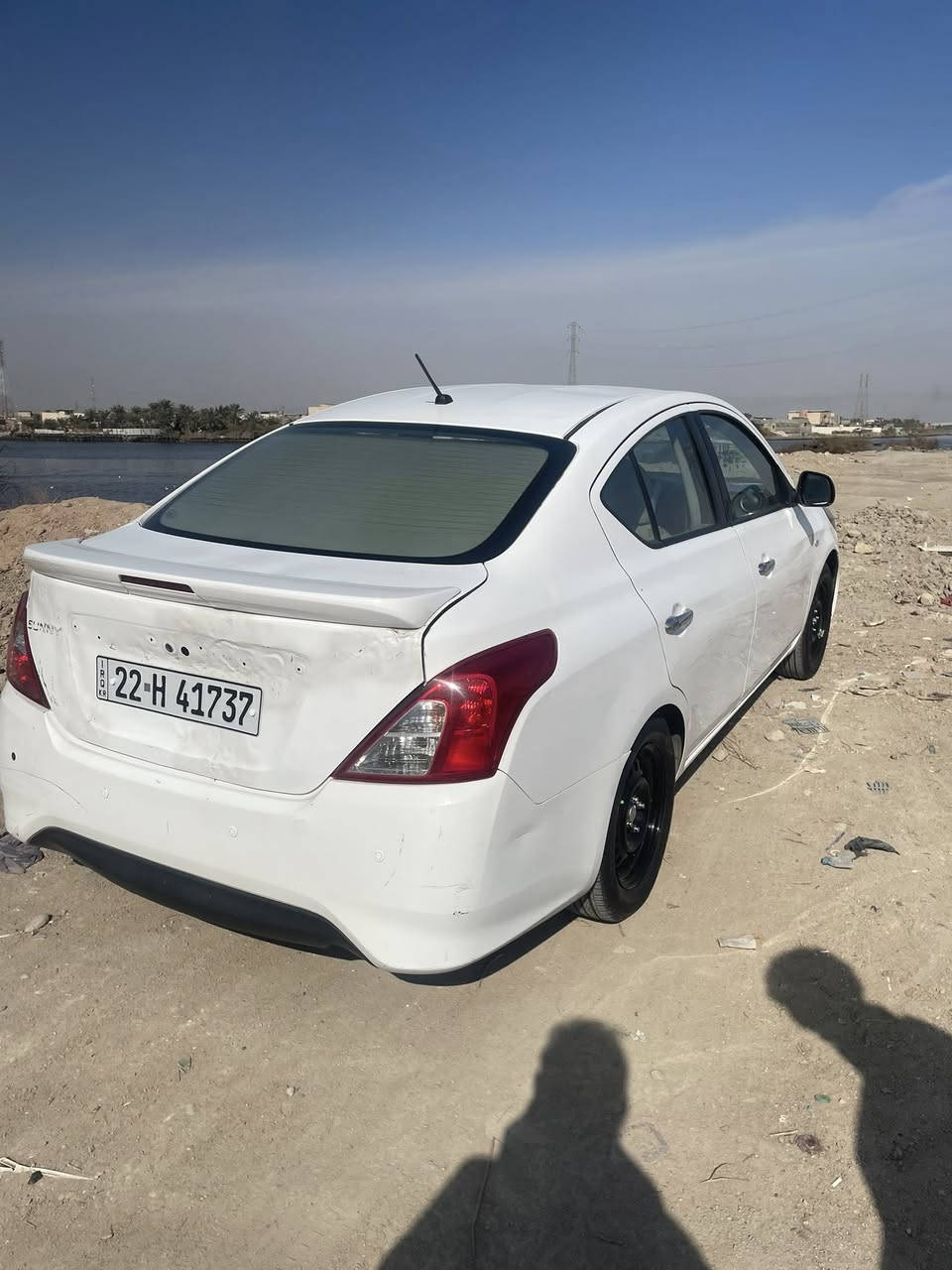 السلام عليكم نيسان صني2018  اربيل بسمي بيهه جاملغ امامي مصبوغ وجاملغ خلفي وصندوق اثر ضربه ما واصله للحوض والجاملغ الخلفي ربع منه بس المكينه بيهه كازكيت وامصلحه السعر 98 وبيهه مجال *********** بيع مستعجل  البصره القبله مكاني
