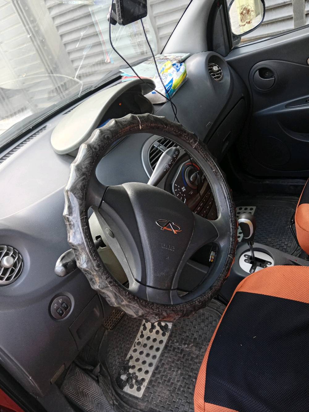 شيري اكس وان ٢٠١٤ رقم بغداد انكليزي باسمي تحويل ثاني يوم هزه سنويه كله جديد
كير اوتو وعادي تبريد تدفئه حساسات لايتات زنون ثلجي اصلي تخم تاير جديد قبل شهر شديته باتري جديد مابيها كل نقص ر بيها  بارد باب سايق مع صبغ دعاميه افقط درايدعاها ٥١ وبي مجال
مكانها بغداد حي الجهاد
***********