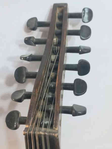 عود سوري للبيع سعرة 125 الف . . . العود قديم صناعة 2014 هذا رقمي وبي واتساب *********** مكاني بغداد / البياع ( يوجد توصيل باجور )
