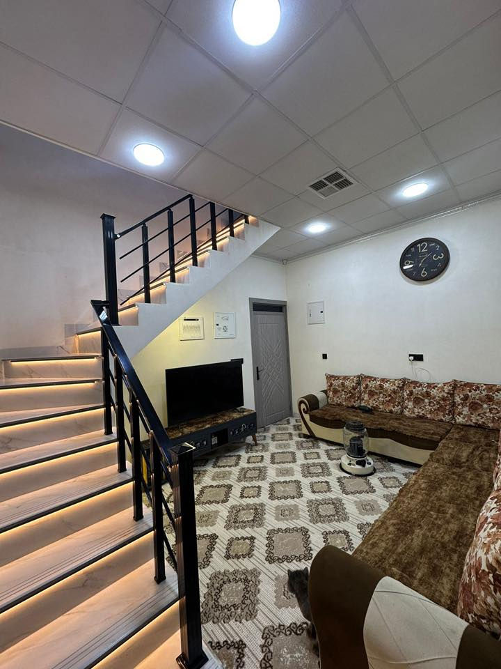 #اعلان  دار للبيع طابو صرف في منطقه ٥٨ بناء حديث 
#مساحة ١٠٠ متر طابق ونص مثل ما موضح بالصور 
#رقم العقار ٥٨/٥٣٤ 
بناء ملكي فول : 
طابق الاول مطبخ + غرفه نوم + هول+ صحيات 
طابق الثاني هول + غرفتين نوم + صحيات 
#السعر خاص او اتصال على الرقم :*********** 
او زياره مكتب اق صو سايدين كوباني قرب صيدليه غصن الزيتون
