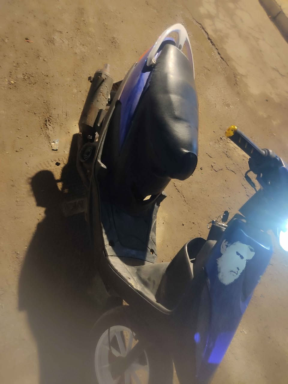 دراجه ماكس قجمه مجفته 
محتاج فلوس وريد ابيعهه بسرعه
سعرهه 300 وبيهه مجال رقم الهاتف 
*********** Singapore
