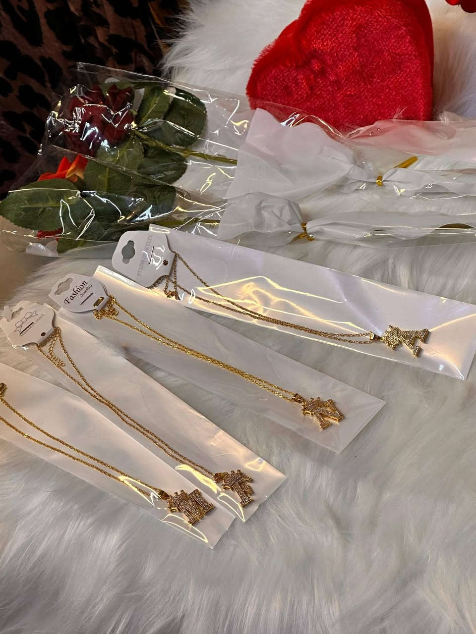 اكسسوارات  ضمان من كوزمتك هدى بيوتي
***********
