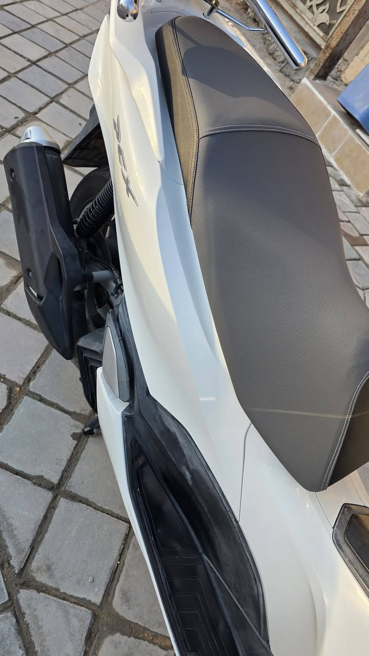 ‏السلام عليكم PCX جيل رابع 🇯🇵 ياباني
‏​⚙️ المحرك: 125CC
‏​🎨 اللون: ابيض صدفي مميز ❄️.  
‏ماشية 11الف 
‏مواصفات
‏ABS مانع انزلاق ✅
‏حساس ازدحام ✅
‏حساس استان ✅
‏الدراجة ورقة المزاد مالتهة وصور اليابان وتقريرهة  مالتهة موجود    
‏🛠️ الدراجة: مكفولة    
‏​​📍 الـمـكـان: بـغـداد :الشعب 
‏📱 لـلـتـواصـل والإسـتـفـسـار: (‪***********‬) 
‏
