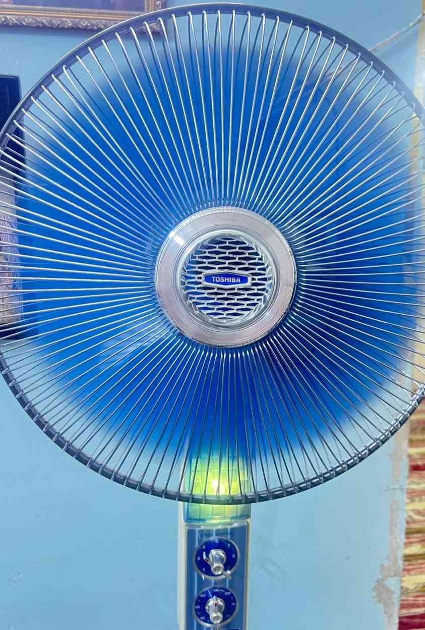 مروحة عمودية نظافة ٩٥ ٪؜ سعر ١٠٠ الف 
‭٠٧٧٦ ٥٩٩ ٢١١٦‬  
تواصل ويات ساب مكان بغداد ‬
