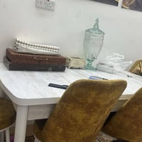 ميز طعام • ٤كراسي • نضيف