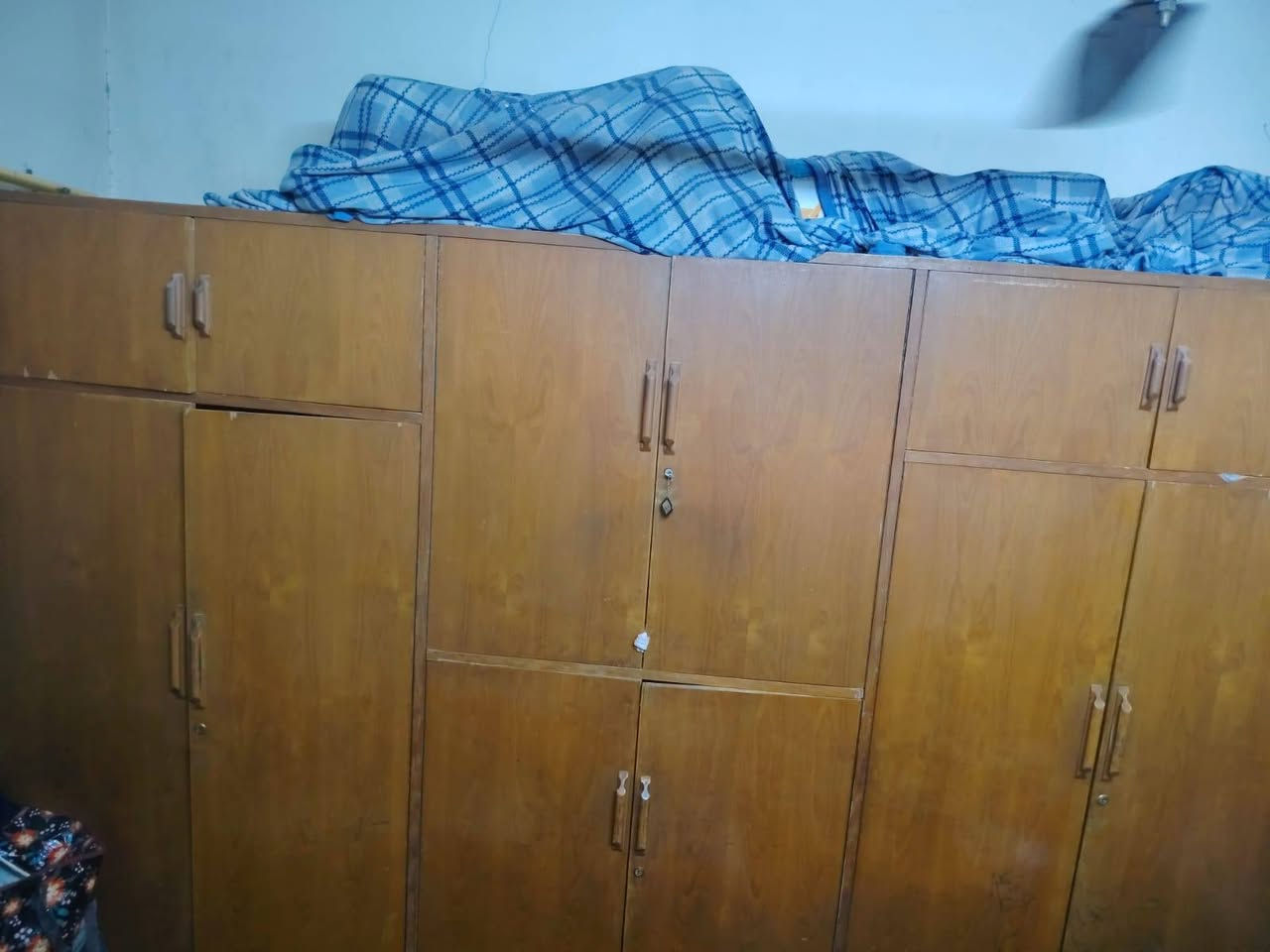السلام عليكم غرفة نوم  كامله  المكان بغداد حي القاهره جوه جسر البنوك  ***********
