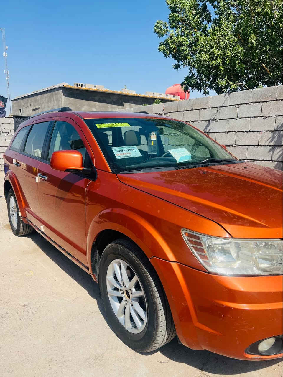 السلام عليكم 
Dodge journey 
مديل 2011
فول مواصفات اعلى فئة 7 راكب
فتحة سقف 
شاشة جبيرة
حساسات خلفية
انارة ثلجي
كشنات جلد
تبريد 3 قطع
مثبت سرعة
تحكم ستيرن جهتين
كرسي سائق كهربائي 
حادث السيارة جاملغ وبنيد بدون دواخل+ صبغ بصفحه السايق 
الباقي كلة كفالة كير و محرك شواصي كفالة
مكاني البصرة 
السعر90 و بيهة مجال كلش قليل
رقم: *********** البصرة, العراق
