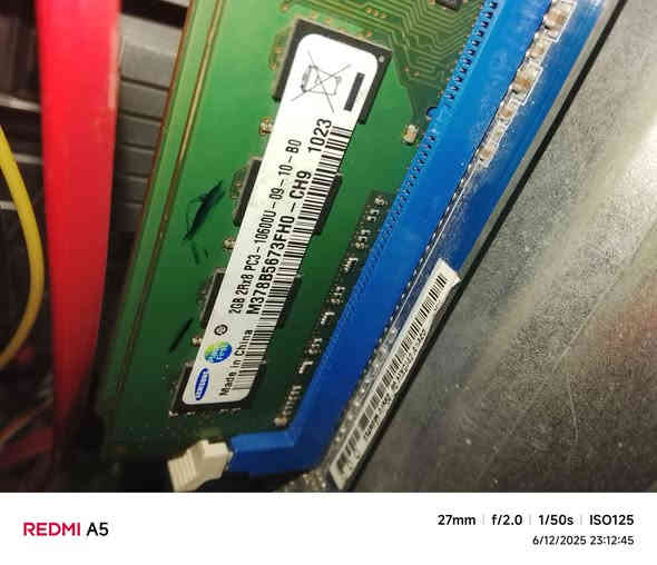 🔥 للبيع: كمبيوتر كامل + ملحقات وقطع إضافية – كلشي 111,000 د.ع 🔥

💻 المواصفات الأساسية:

⚡ CPU: Pentium 4

🖥️ MB: ASRock G41M

🧠 RAM: 4GB (2+2 سامسونج)

💾 HDD: 80GB

🔌 PSU: 400W Intex

🎁 ملحقات مجانية: كيبورد ⌨️، ماوس 🖱️، كيبل VGA 🔗

💰 قطع إضافية وسعرها:

🔋 باور سبلاي RHOMBUS 400W – 11,000 د.ع

🧠 رام DDR3 4GB – 8,000 د.ع

🧩 رام DDR 256MB – 3,500 د.ع

📍 العنوان: الراشدية / حي الانتصار قبل الحسينية
❌ ملاحظة: لا يوجد خدمة توصيل

✨ كلشي نظيف ويشتغل تمام، فرصة ممتازة بسعر شامل!
📱 للتواصل: [*********** واتساب] الفارس
