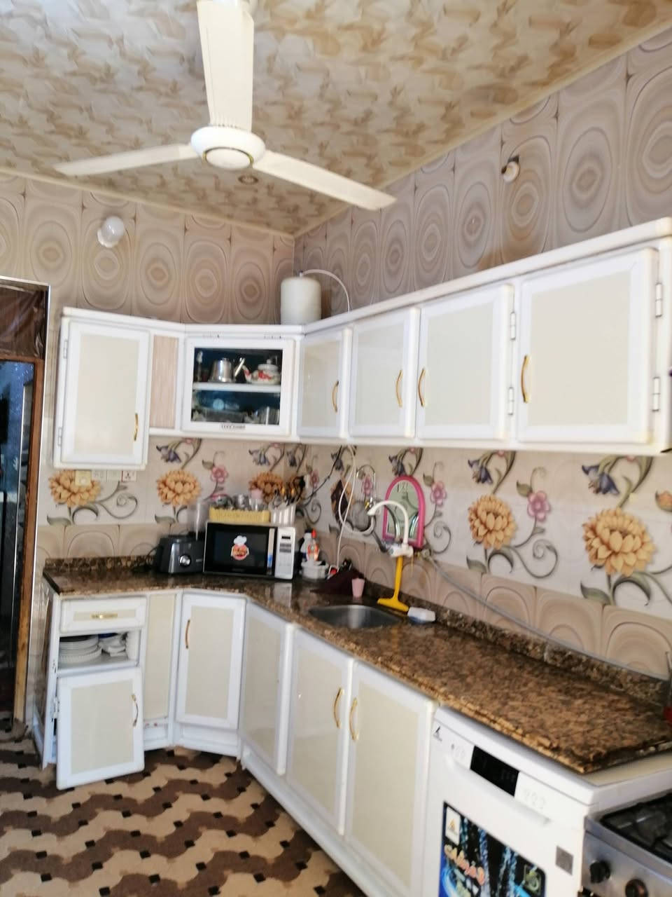 دار للبيع في حي المكرمه ١٣٠مترمربع على شارع ١٥متر شارع أسواق آدم كونكريت مسلح طابق ونص يحتوي على غرفتين نوم وصالتين واستقبال ومطبخ وحمام عدد ٣ السعر ١٩٠مليون قابل للتفاوض للإستفسار والتوضيح الإتصال على الأرقام التاليه ***********
***********
***********
أو مراجعة مكتب ابو علي التميمي للعقار في حي الوفاء بداية شارع المركز القديم على جهة دور الهنديه
