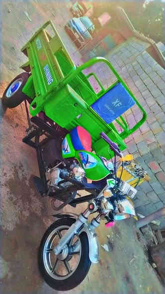 السلام عليكم شباب ستوته لبيع الموديل 23 ستوته مكفوله كله اصولياته كامله أوراق كهربائياته شغاله كله شاصي مكفول محرك مكفول السعر (25500 )المكان البصره حيانيه الرقم *********** وبيه واتساب وعلى الرصيد
