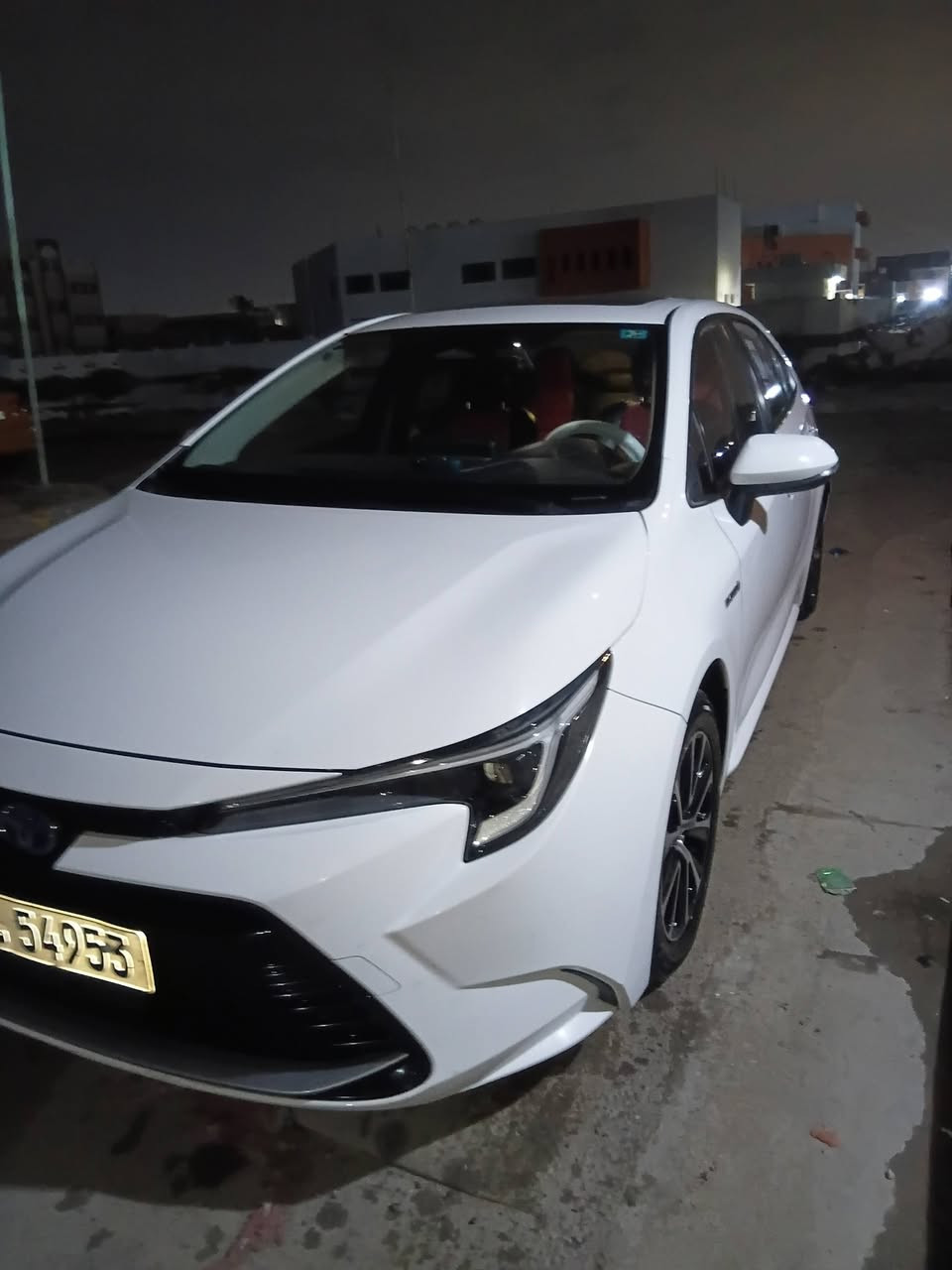 سلام عليكم 
كورلا موديل 24 هيبرد حرة بسمي تحويل ثاني يوم 
معروفه مواصفاته سيارة مكفوله دحكه جاملغ خفيفه موضح بصورة سعر ١٤٠ رقم ***********
