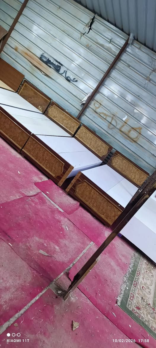 غرفة نوم صاج 
جرابي نفر
جربايه نفرين 
مكتب كبير مكتب صغير
كراسي حديد
كراسي رحلات 
قنفه نفرين 
سيارة اطفال 
***********
