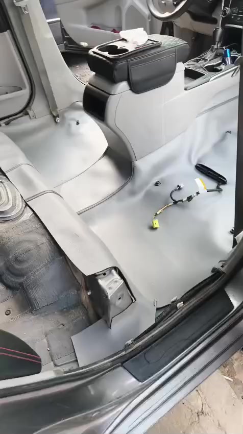 تغليف أرضية جلد  مبطن فصال كماليات ألمازن موصل دواسه قصر مطران كماليات ***********
