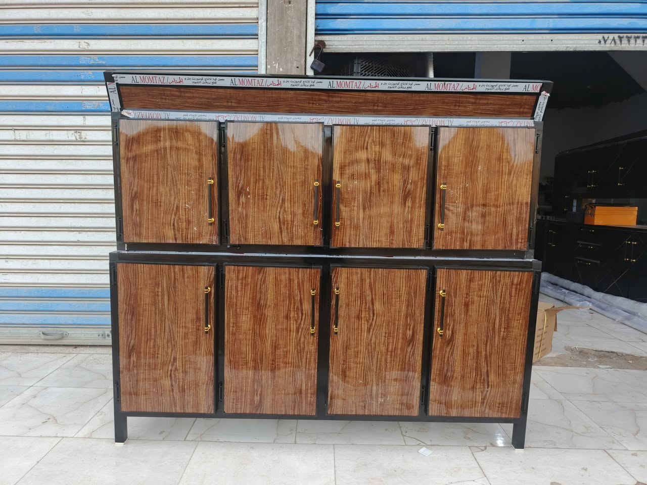 السلام عليكم متوفر كاونترات مستخدم والجديد مكان ناصريه حي فدا شارع مدارس رقم الهات ***********
