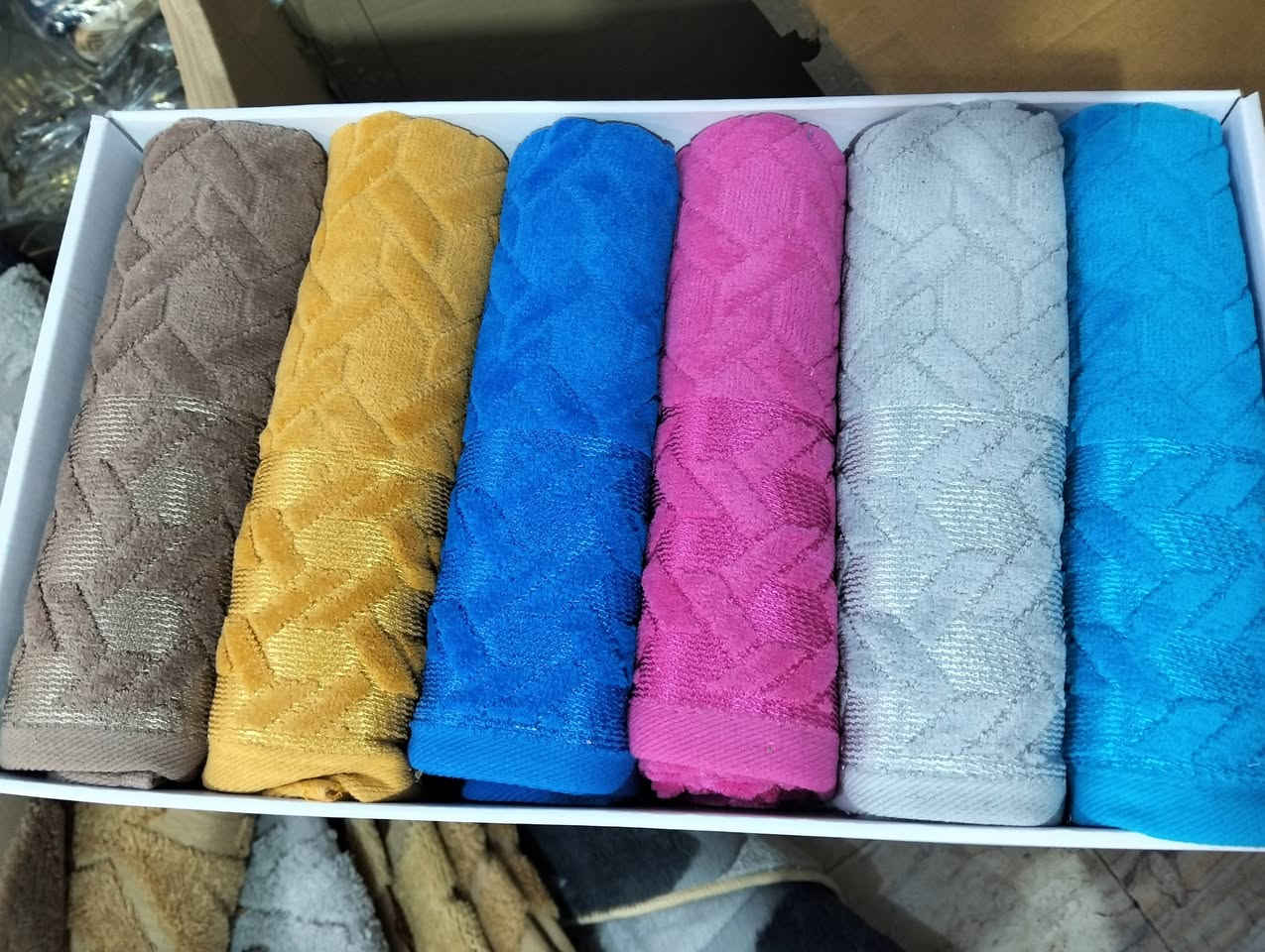 خاولي تركي اصلي سيت يتكون من 6 قطع 
السعر 13 فقط 
العنوان التحرير دور الجاهزة مقابيل محل كرزات حمودي يوجد توصيل ***********
