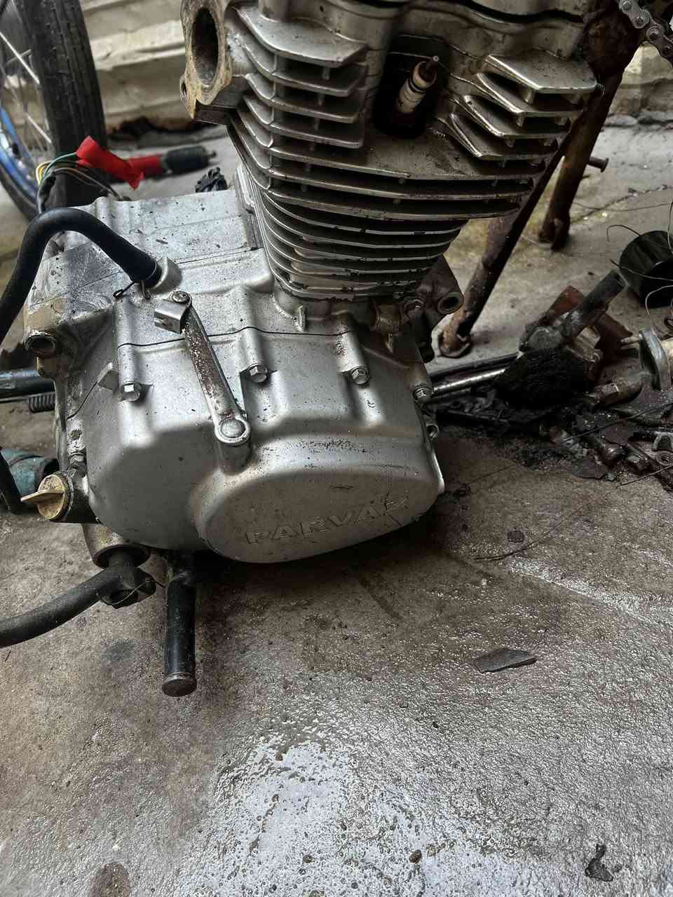 سلام عليكم دراجه كامله شاصي ومكينه ودبلات وره وكدام ويلاات رايدها ب ١٧٥ قفل. من الخير مكاني بصره الجزائر تواصل ***********3 ملاحضه أبيع على هاي لحطه
