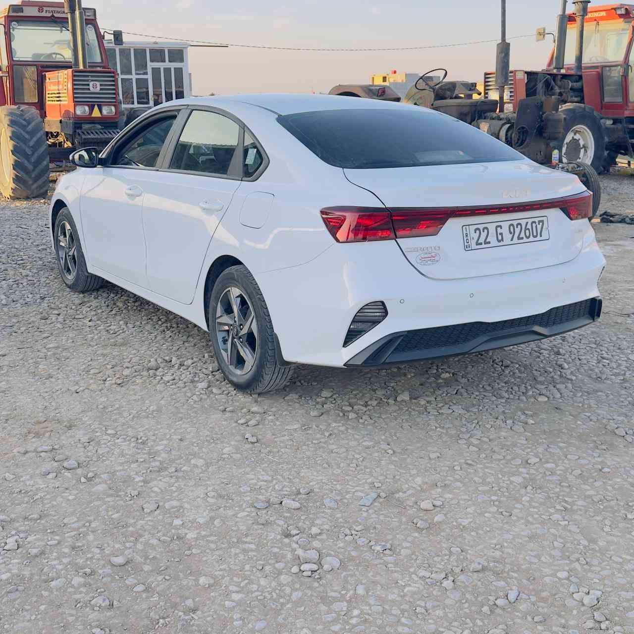 سياره سيراتو للبيع موديل 2024 محرك 2000 سياره ماشيه 78 سياره جديده معنه الكلمه 24 
تاير 16 كب ويل.  قطعتين تبريد.  نص فول   

للستفسار اتصل ***********.      سعر 177 وييه مجال  

عنوان واسط الزبيديه.  شارع المعارض   غير متواجد عل فيس
