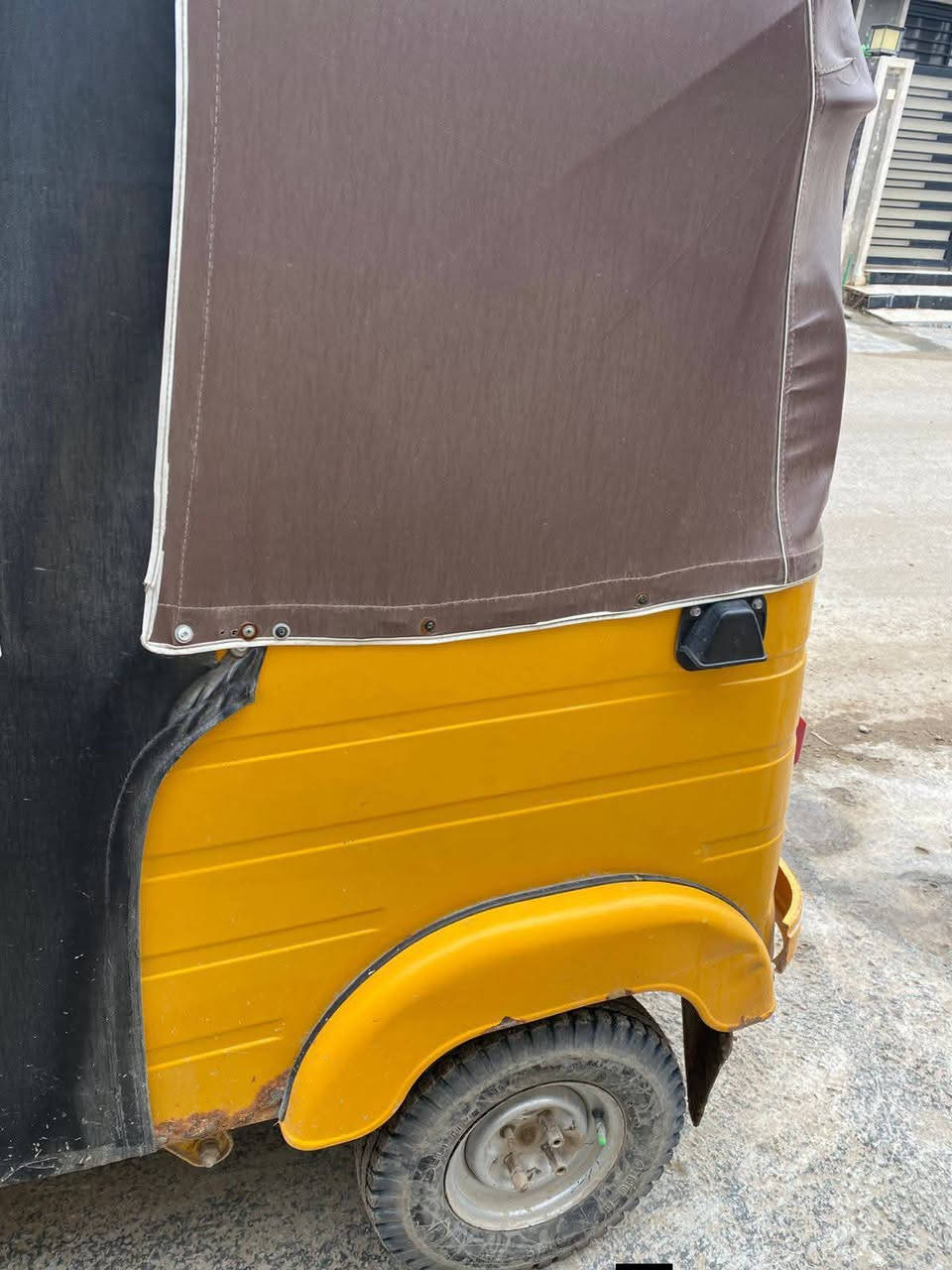 20/9 للبيع بيها شبر بل صفحه وشبر بل لغد مصلحات السعر 6500بيها مجال قليل يعني جو 6وربع مابيع ***********
