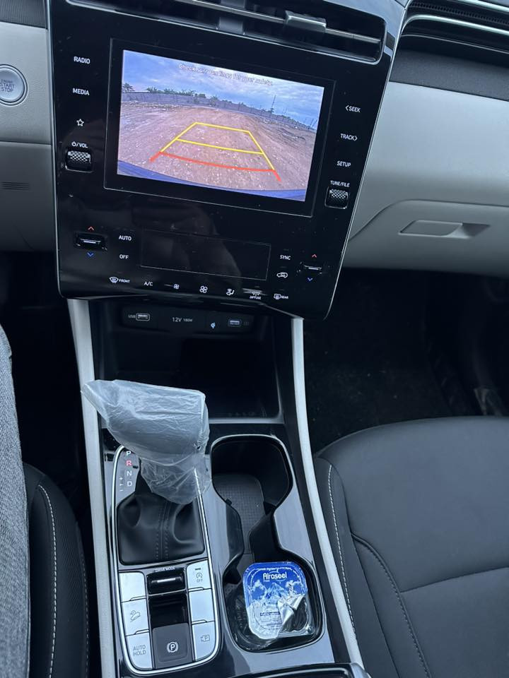 السلام عليكم
توسان 2022 وارد امريكي
لون فيلي 
( فول مواصفات  )
فتحه بالقماره 
محرك 2500
رادارات امامي وخلفي وجوانب
لايت زينون بكلايت لد
كامره خلفيه
صندوق كهربائي ( شفط ) 
 شاشه   كبيرة حجم 20 انج (لمس)
بصمه + بصمه ابواب لمس
انارة ترحيب بيدات الابواب من الخارج
انارة داخليه لد
شاحن ذكي ( وايرليس )
كيج الكتروني متعدد الالوان
تحكمات ستيرن
كشنات تدفه امامي 
تبريد خلفي
سايد بريك بصمه
نظام اوتو هولد عند التوقف
ويل كب حجم 19 كروم 
تشغيل عن بعد 
نظام السائق الالي 
نظام الخروج عن المسار
إشارة بالمرأة
تبريد لمس (بيانو)
نظام التوقف الذاتي امامي وخلفي عند الاقتراب
وبعد بيها اهوايه مواصفات
رقم ميسان  بسمي
السعر190السياره كامله من كلشي متصرف عليها 
وبلعافيه على ياخذها 
مكان السياره العماره
***********
