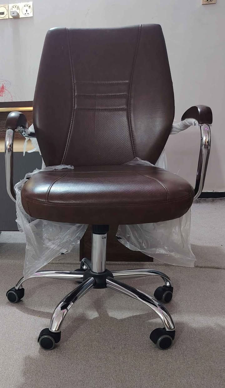 السلام عليكم
كرسي وميز للبيع
 جدد ستوني مشتريهن
السعر 210
مكاني النجف 
*********** النجف, العراق
