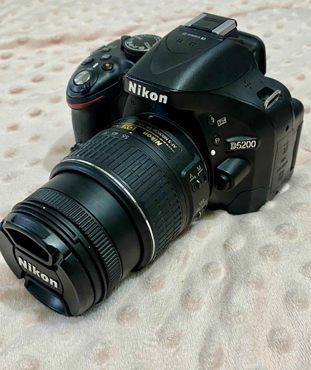 السلام عليكم كامره نيكون 5200 جديده كلش ممستخدمه اقل من 500 صوره ماخذ بيها السعر 425 الف وبيها مجال للاتصال *********** راسلوني وتدللون
