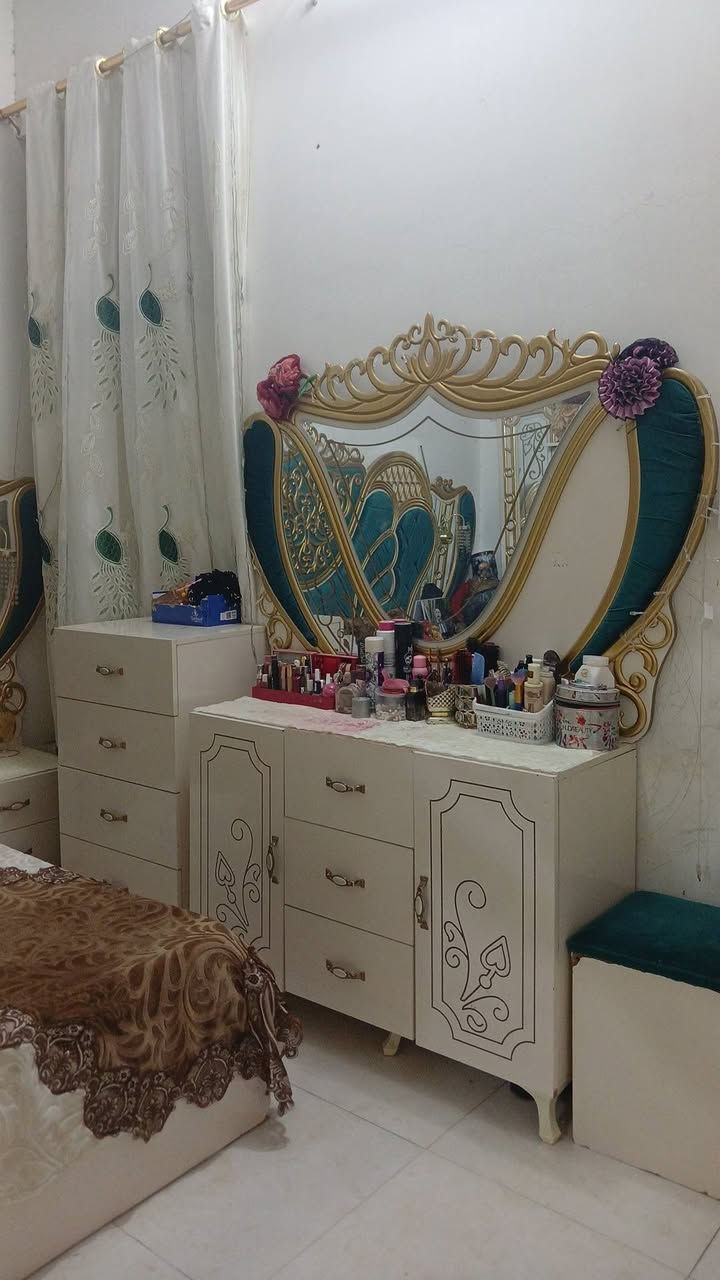 غراض مستعمله للبيع للإستفسار متواجد واتساب ***********
