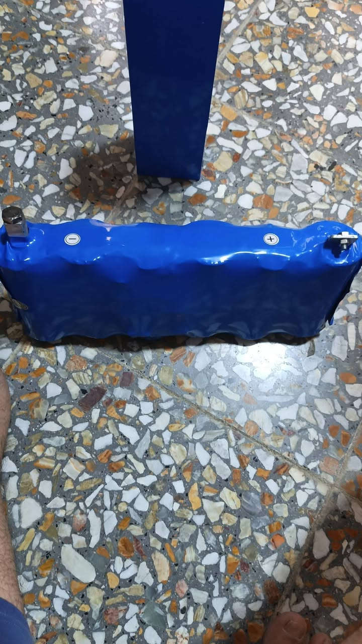 بطاريات مع جهاز شحن اصابع مع فاحص للبيع***********واتساب
