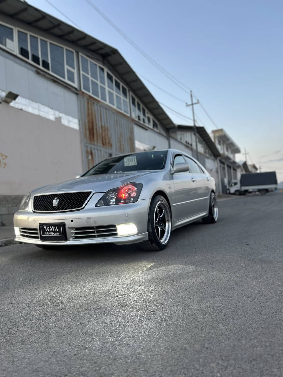 شاهينه ١٨٢مووس٤دووگمه و سلايت ناوره ساسي شتيكي نمونه ئه ته نها دووپارچه بؤياخي ئه وروپاي هه يه سه ياره كه هه رچى جوانكارييه بؤي كراوه به س له سايه قيكي كه مه  نرخي ٧٠گه لاو مه حالكي كه م تيبيني كؤديشي هه يه واته كؤدكراوه.  له گه ل ريزم بؤئه دمين ***********
