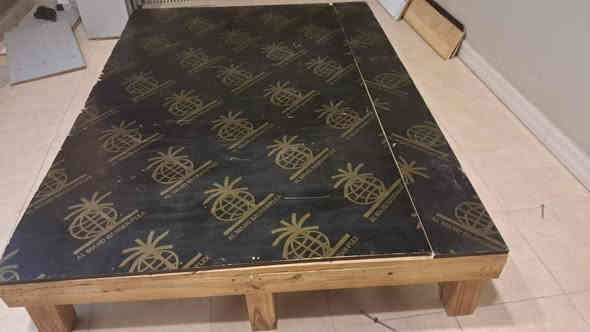 جرباية تفصال كله خشب ثقيل قياس 200 ×١٤٥ شط العرب الجزيرة *********** سعر ٧٥ وبيها مجال
