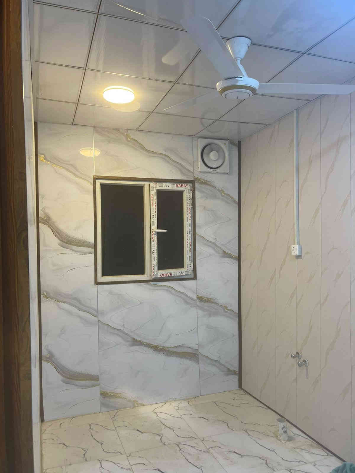 سلام عليكم شقة للايجار ***********
شقة طابق 2 درجيين للإيجار عوائل فقط بناء جديد جاهزة  العنوان المشتل حي المعلمين قرب المجلس البلدي منطقة سكنية بيت وليس عمارة 
تحتوي على غرفة وصالة ومطبخ وحمام السعر 300 الف 
غير متواجد بالفيس للتواصل ***********
واتساب هم موجود
